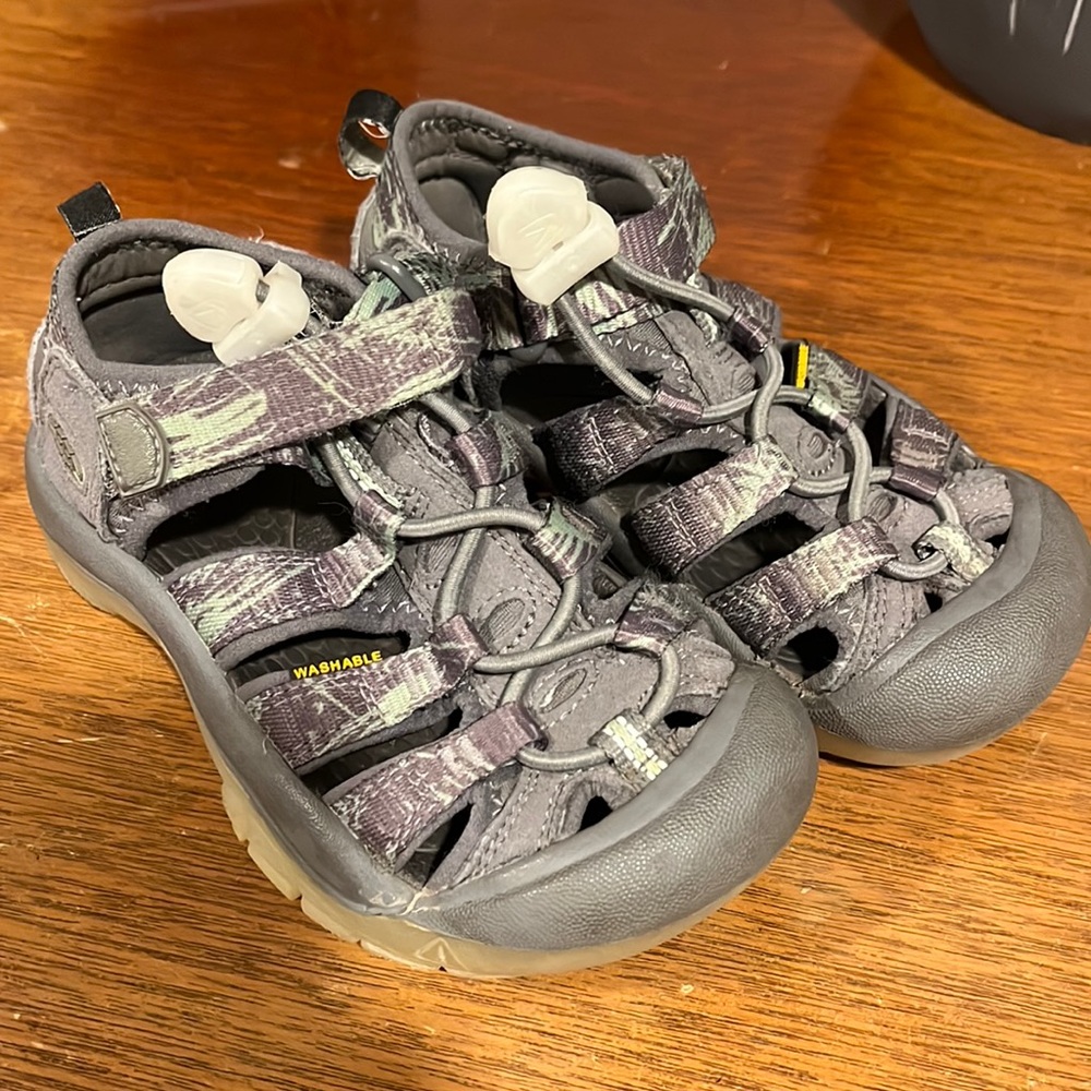 Kids keen sandals